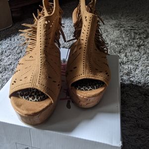 Women's size 6 wedge suede